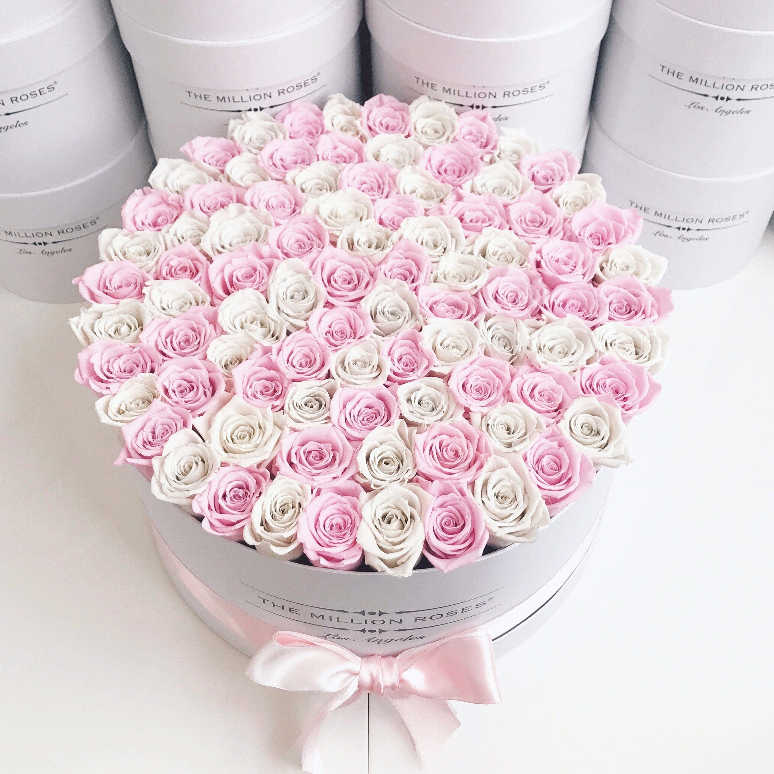 Libra Flowers - Rounded Rose Box - The Million Roses®