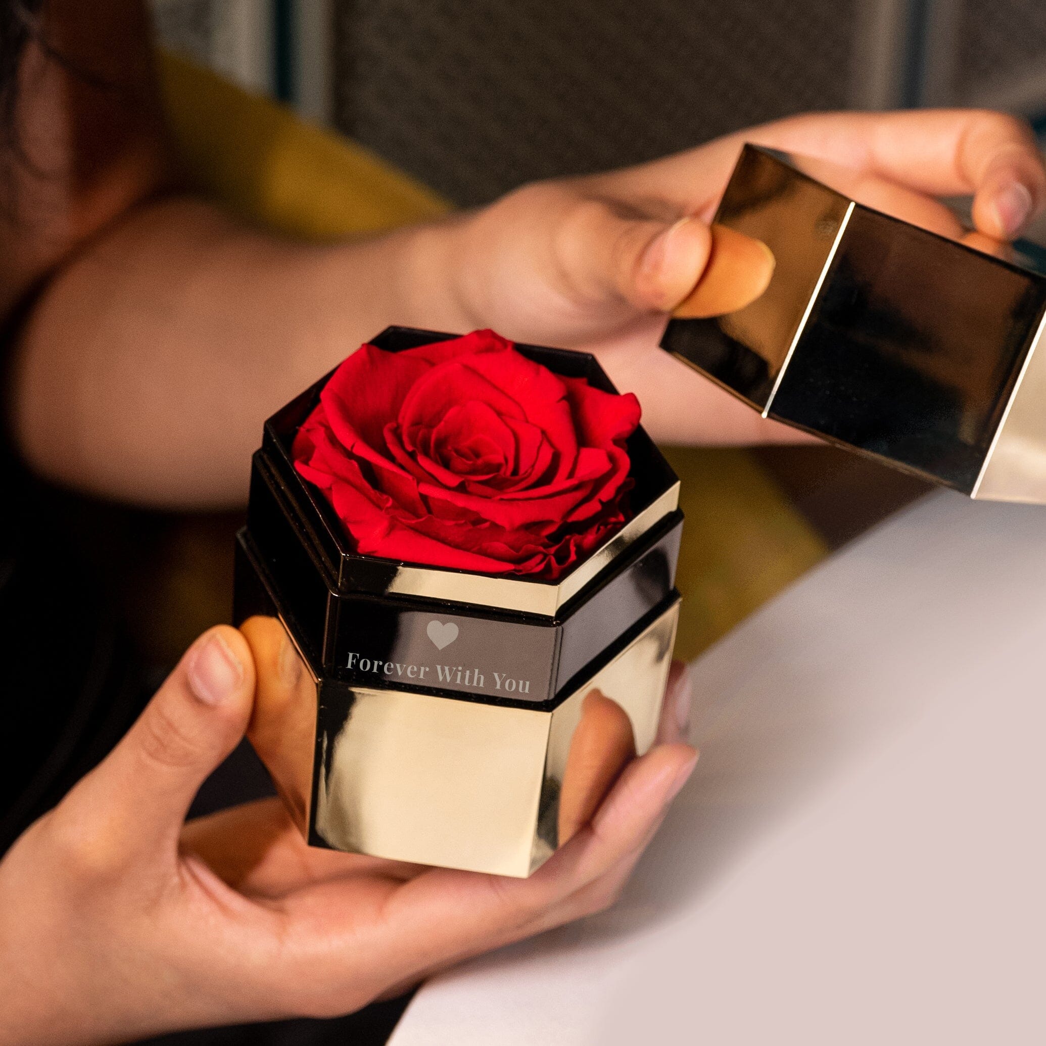 Single Red Rose Box With An Engraved Message - The Million Roses®